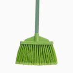 vassoura-caravela-macia-com-cabo